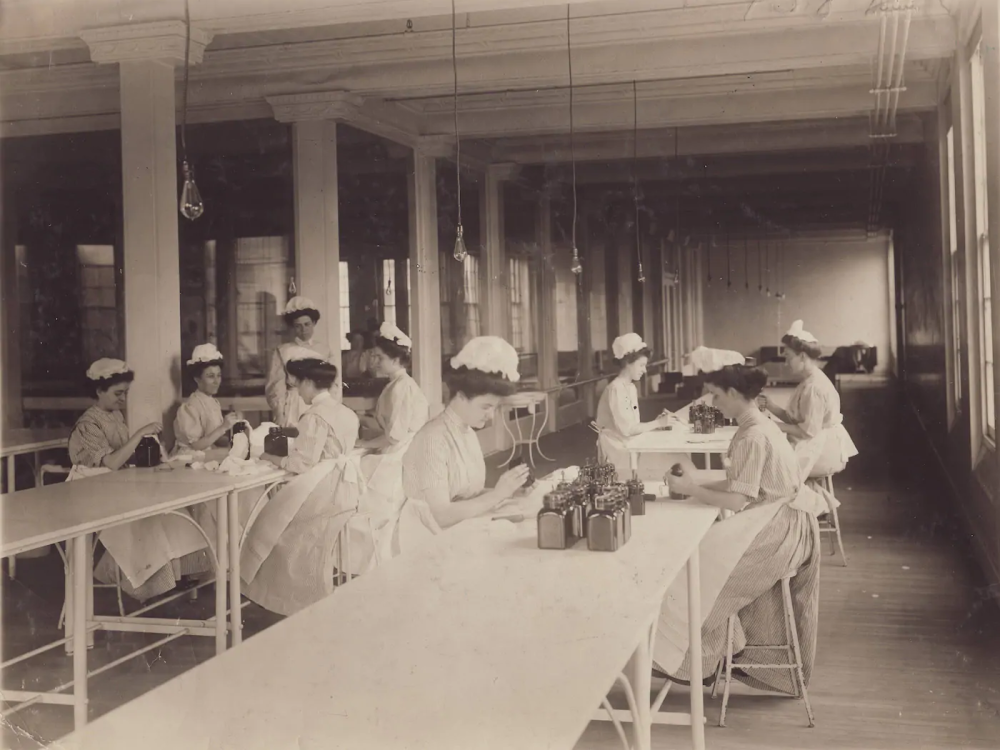 Aseptic Department employees in a gauze mill