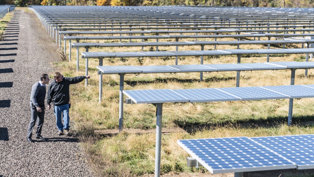 jj-photo-men-walking-through-rows-of-solar-panels-im-1star.jpg