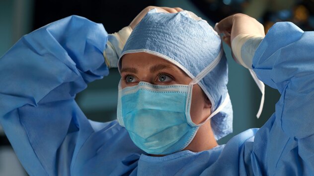 Surgeon in the OR preparing for surgery
