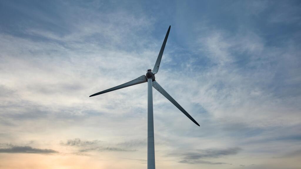 jj-photo-wind-turbine-cork-623.jpg