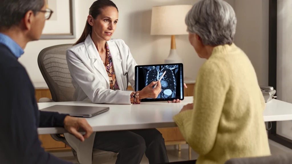 Lung cancer patient with doctor .webp