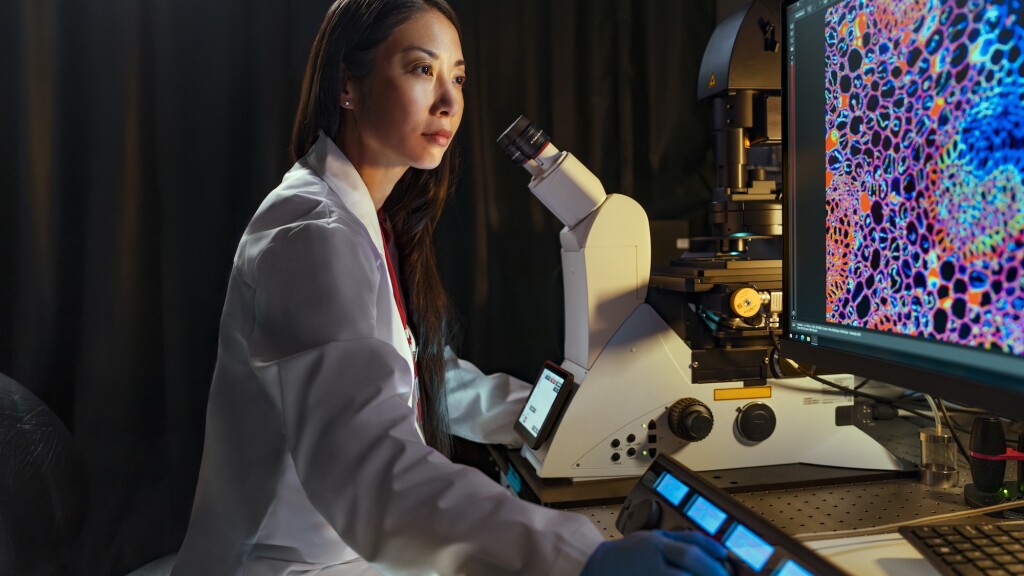 JJIM_Photo_RetinalMicroscopy_01_3016.jpg