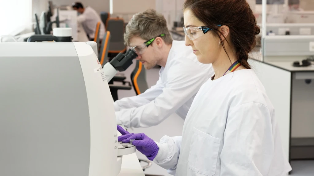 Two scientists in a lab .webp