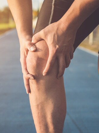 Runner holding knee