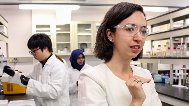 Noémie-Manuelle Dorval Courchesne, Ph.D., in the lab